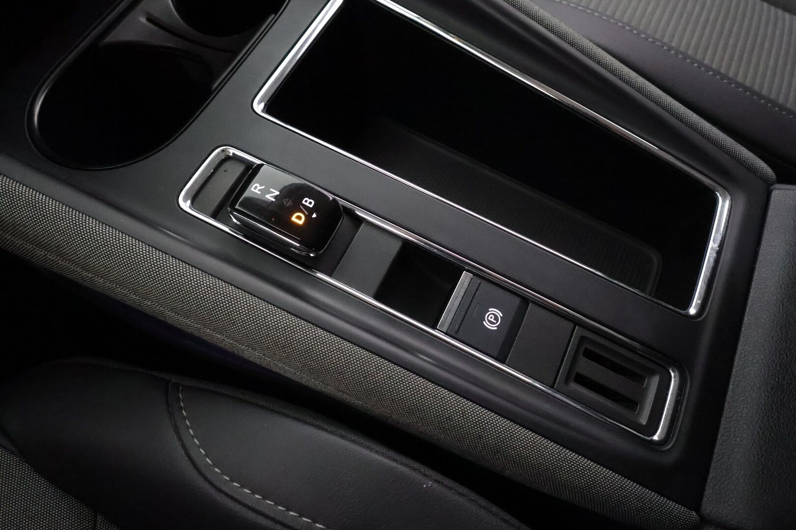 Skoda Enyaq 2022 80 Launch Edition iV * ACC / P.kamera / ILP / Muistipenkki / Navi / LED / Keyless / Sähköluukku * - 1.Om Suomi-auto / Akku kuntotarkastettu / Kahdet renkaat aluvanteilla / Merkkihuollettu