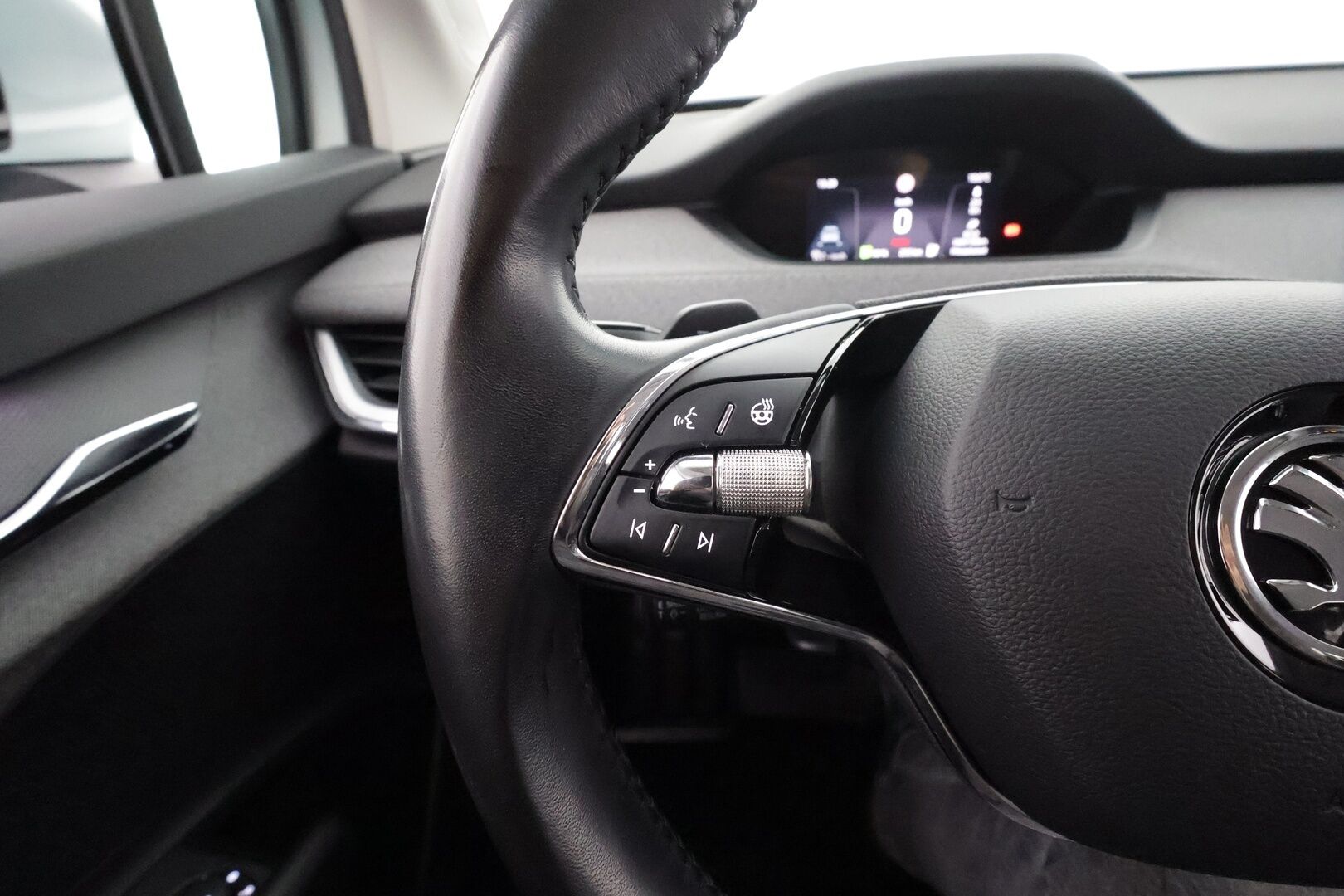 Skoda Enyaq 2022 80 Launch Edition iV * ACC / P.kamera / ILP / Muistipenkki / Navi / LED / Keyless / Sähköluukku * - 1.Om Suomi-auto / Akku kuntotarkastettu / Kahdet renkaat aluvanteilla / Merkkihuollettu