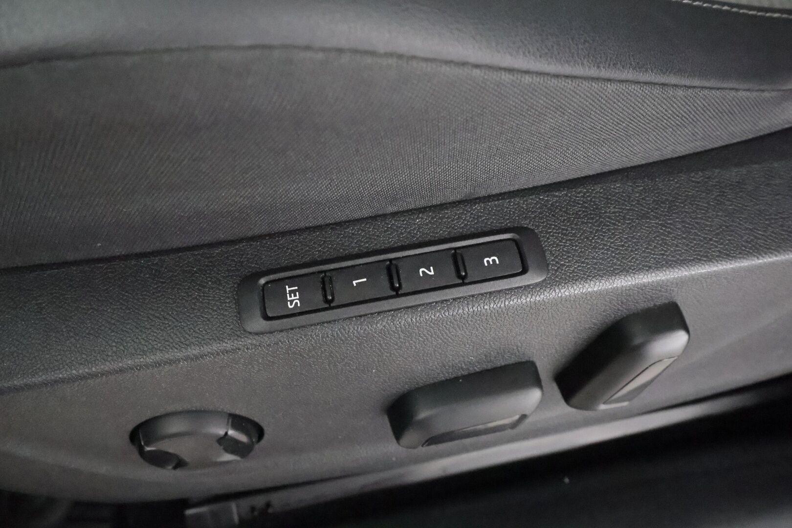 Skoda Enyaq 2022 80 Launch Edition iV - ACC | P.kamera | ILP | Muistipenkki | Navi | LED | Keyless | Sähköluukku