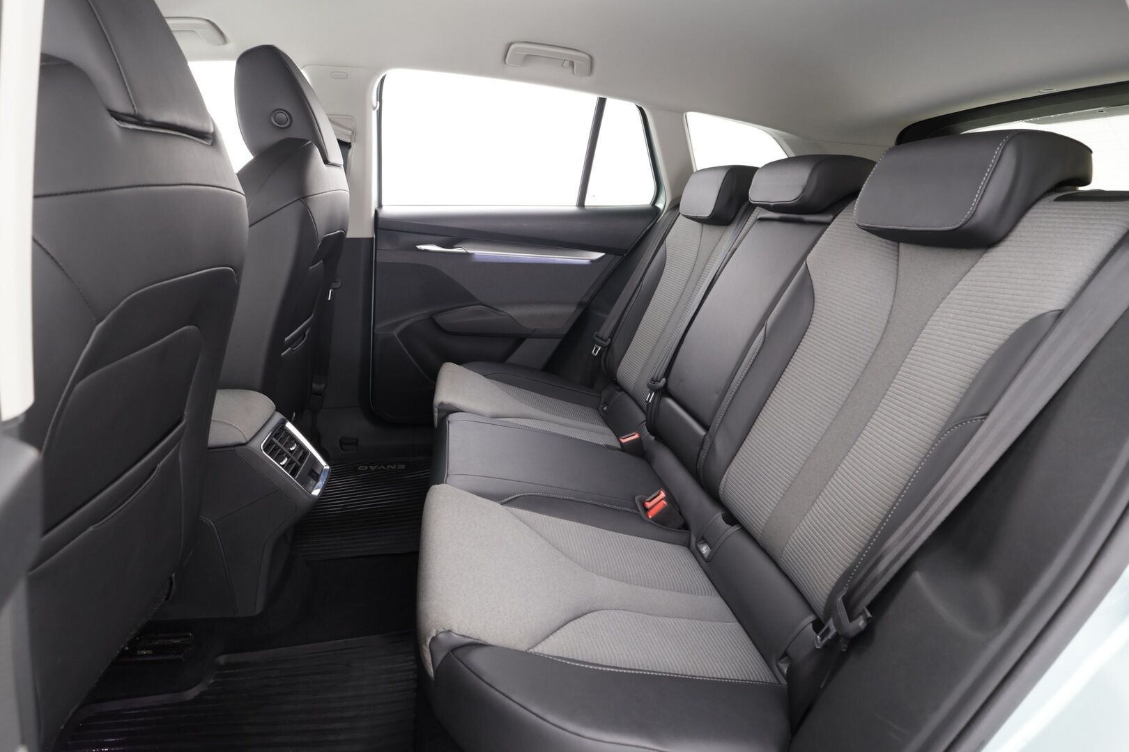 Skoda Enyaq 2022 80 Launch Edition iV * ACC / P.kamera / ILP / Muistipenkki / Navi / LED / Keyless / Sähköluukku * - 1.Om Suomi-auto / Akku kuntotarkastettu / Kahdet renkaat aluvanteilla / Merkkihuollettu