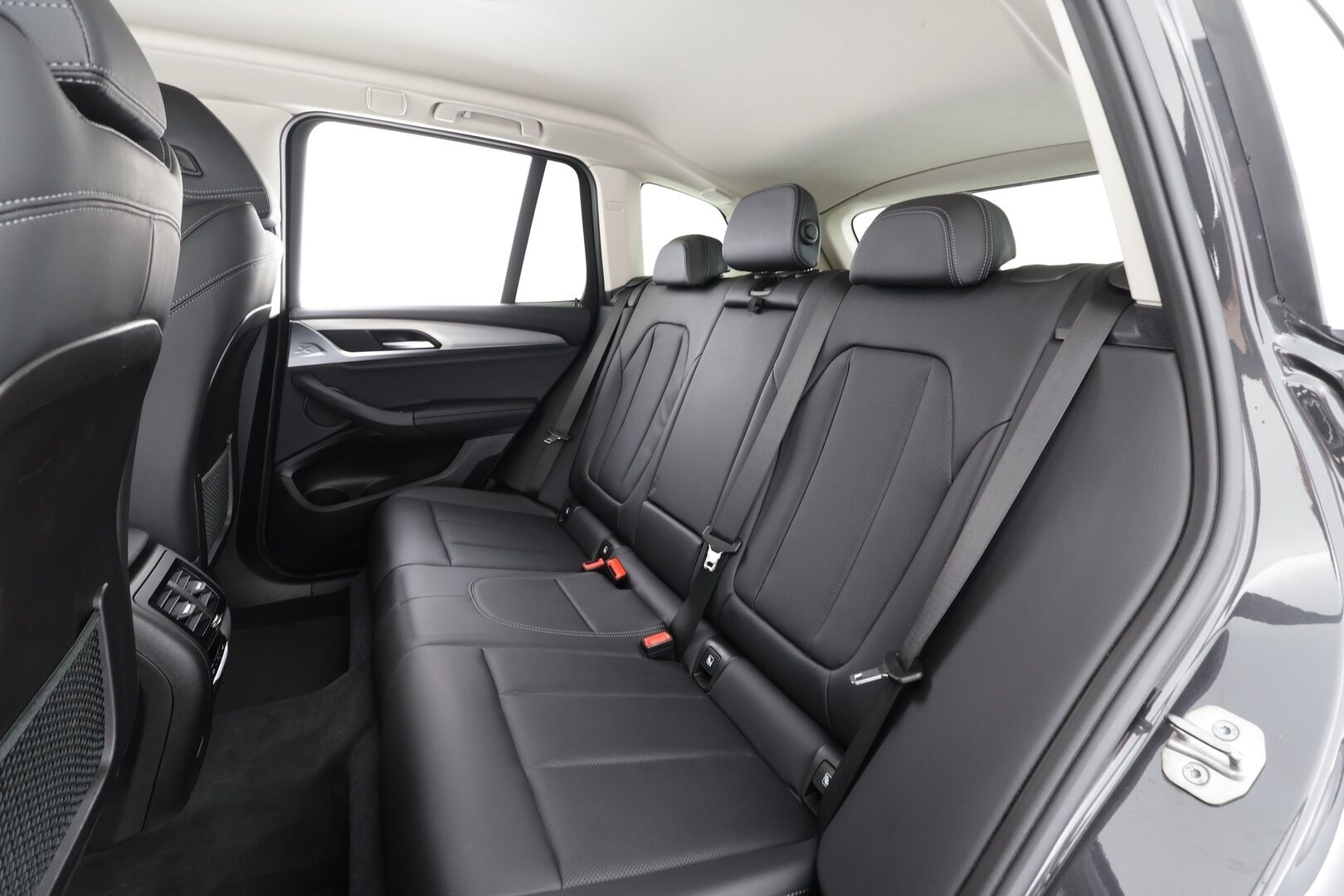 BMW X3 2022 G01 xDrive 30e A Charged Edition * HiFi / Sportnahat / LED / P.Kamera / Navi / Digimittaristo * - 1-om Suomi-auto / Akku kuntotarkastettu SoH 98,7% / Kahdet renkaat aluvanteilla / 2x Latauskaapelit