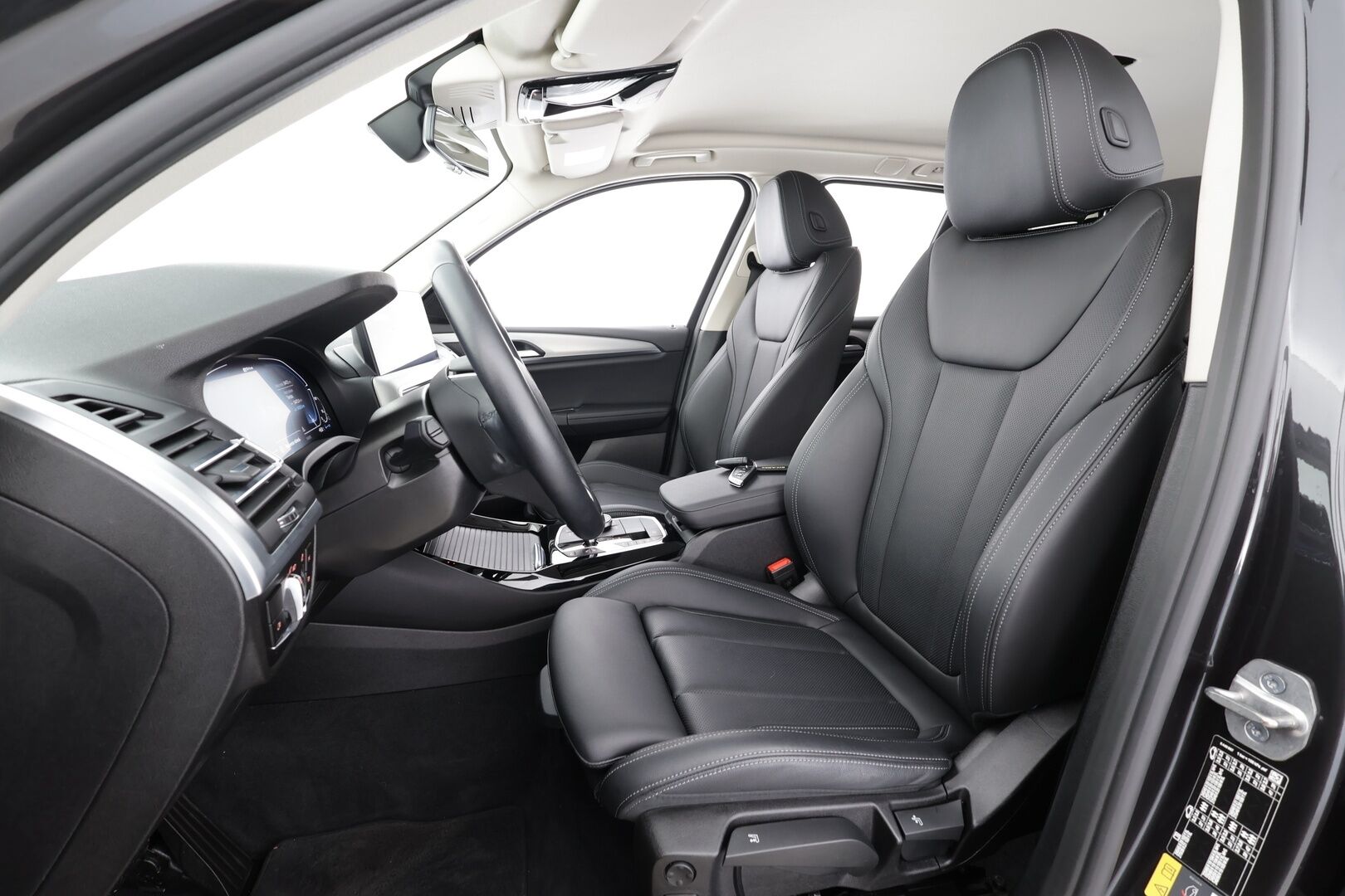 BMW X3 2022 G01 xDrive 30e A Charged Edition * HiFi / Sportnahat / LED / P.Kamera / Navi / Digimittaristo * - 1-om Suomi-auto / Akku kuntotarkastettu SoH 98,7% / Kahdet renkaat aluvanteilla / 2x Latauskaapelit