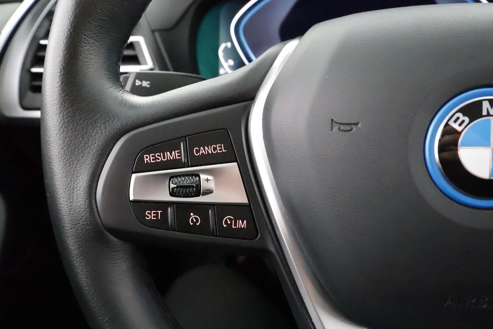 BMW X3 2022 G01 xDrive 30e A Charged Edition * HiFi / Sportnahat / LED / P.Kamera / Navi / Digimittaristo * - 1-om Suomi-auto / Akku kuntotarkastettu SoH 98,7% / Kahdet renkaat aluvanteilla / 2x Latauskaapelit