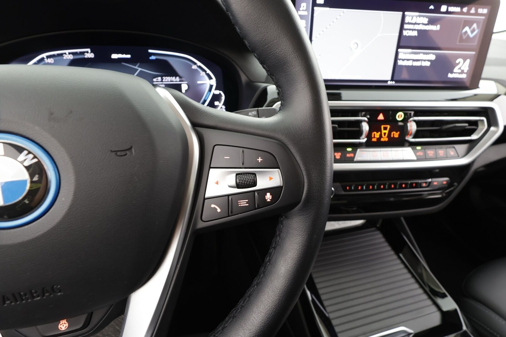 BMW X3 2022 G01 xDrive 30e A Charged Edition * Vakkari / Lisälämmitin / Muistipenkki / Hifit / Comfort Access / P.Kamera * - 1.Om Suomi-auto / Merkkihuollettu / Kahdet Renkaat - HULLUT AVAJAISHULINAT KORKOTARJOUS 3,29 %