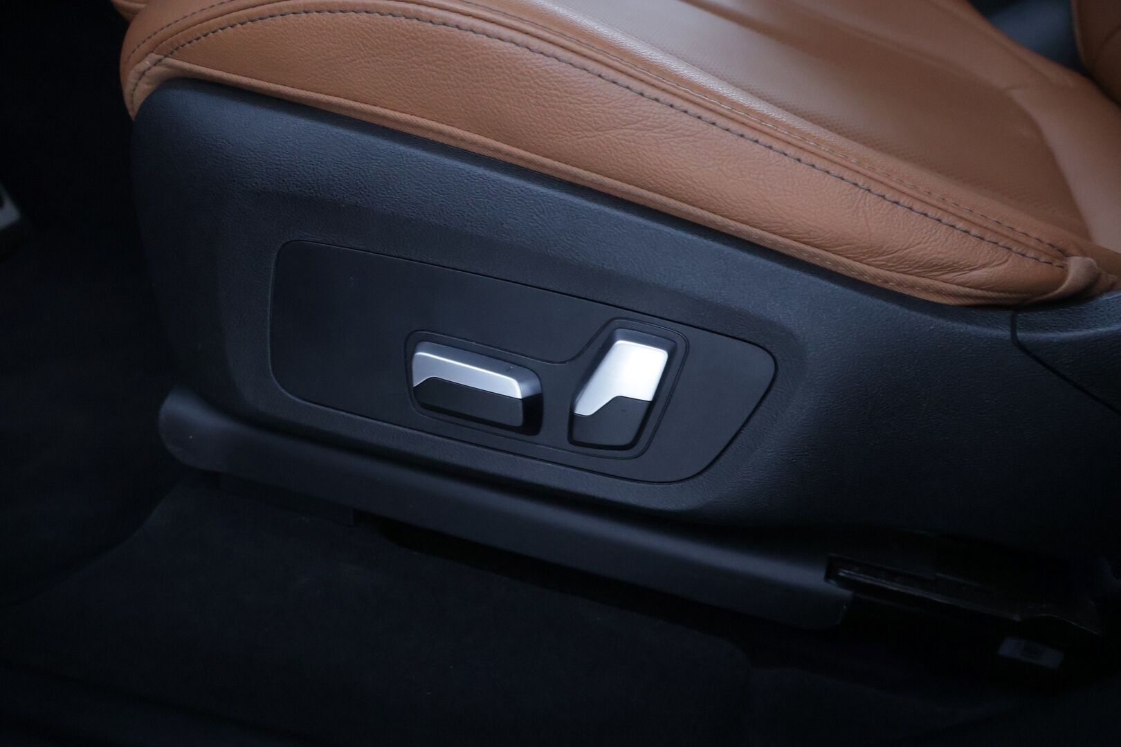 BMW X3 2022 G01 xDrive 30e A Charged Edition M Sport * Koukku / P-kamera / HiFi / Sporttipenkki muistilla / Ruskea nahkasisusta / LED-valot / Apple&Android * - 3,99 % KORKOTARJOUS TÄHÄN AUTOON - Todella näyttävä, hyvin varusteltu LCI mallinen X3 tarjolla edullisesti!