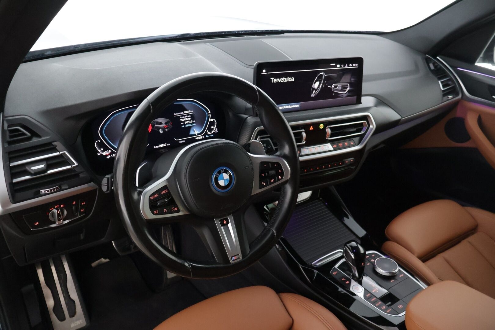 BMW X3 2022 G01 xDrive 30e A Charged Edition M Sport * Koukku / P-kamera / HiFi / Sporttipenkki muistilla / Ruskea nahkasisusta / LED-valot / Apple&Android * - 3,99 % KORKOTARJOUS TÄHÄN AUTOON - Todella näyttävä, hyvin varusteltu LCI mallinen X3 tarjolla edullisesti!