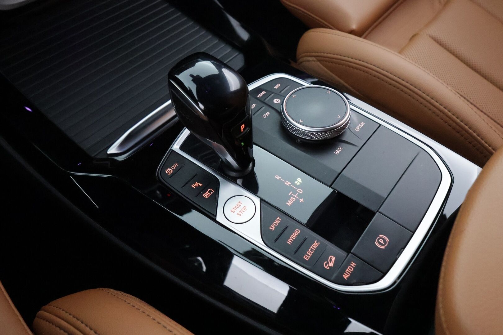 BMW X3 2022 G01 xDrive 30e A Charged Edition M Sport * Koukku / P-kamera / HiFi / Sporttipenkki muistilla / Ruskea nahkasisusta / LED-valot / Apple&Android * - 3,99 % KORKOTARJOUS TÄHÄN AUTOON - Todella näyttävä, hyvin varusteltu LCI mallinen X3 tarjolla edullisesti!