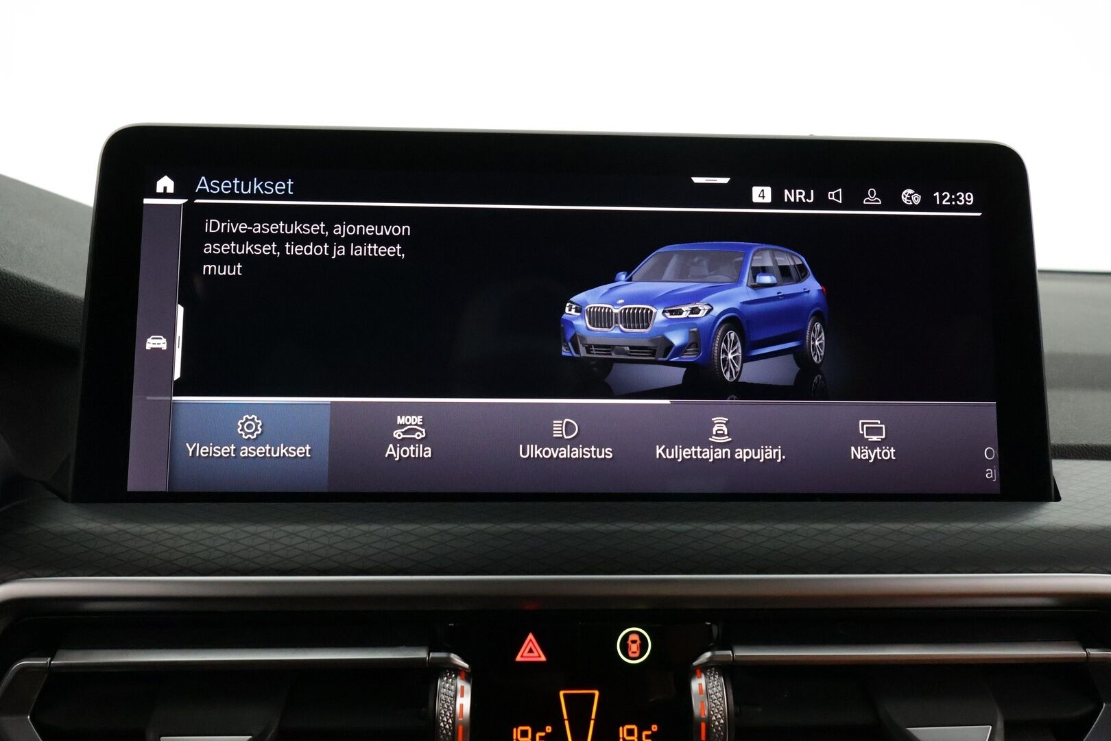 BMW X3 2022 G01 xDrive 30e A Charged Edition M Sport * Koukku / P-kamera / HiFi / Sporttipenkki muistilla / Ruskea nahkasisusta / LED-valot / Apple&Android * - 3,99 % KORKOTARJOUS TÄHÄN AUTOON - Todella näyttävä, hyvin varusteltu LCI mallinen X3 tarjolla edullisesti!