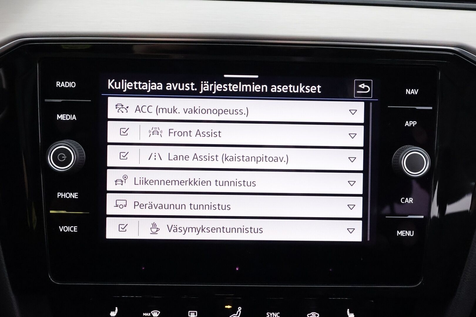 Volkswagen Passat 2022 Variant R-Line Business 2,0 TDI EVO SCR 110 kW DSG * ACC / IQ-Light / Webasto / Koukku / P.Kamera / Ergo comfort penkki / Apple&Android / Keyless * - 1.Om Suomi-auto / Kahdet Renkaat - HULLUT AVAJAISHULINAT KORKOTARJOUS 3,29 %