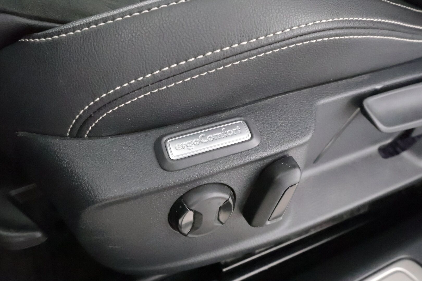 Volkswagen Passat 2022 Variant R-Line Business 2,0 TDI EVO SCR 110 kW DSG * ACC / IQ-Light / Webasto / Koukku / P.Kamera / Ergo comfort penkki / Apple&Android / Keyless * - 1.Om Suomi-auto / Kahdet Renkaat - HULLUT AVAJAISHULINAT KORKOTARJOUS 3,29 %