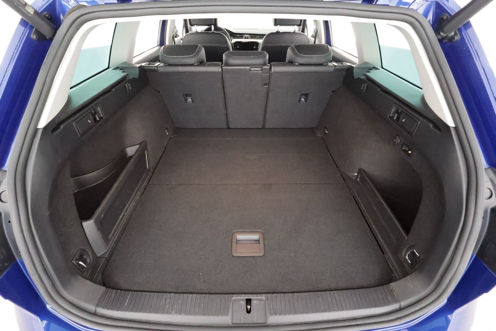 Volkswagen Passat 2022 Variant R-Line Business 2,0 TDI EVO SCR 110 kW DSG * ACC / IQ-Light / Webasto / Koukku / P.Kamera / Ergo comfort penkki / Apple&Android / Keyless * - 1.Om Suomi-auto / Kahdet Renkaat