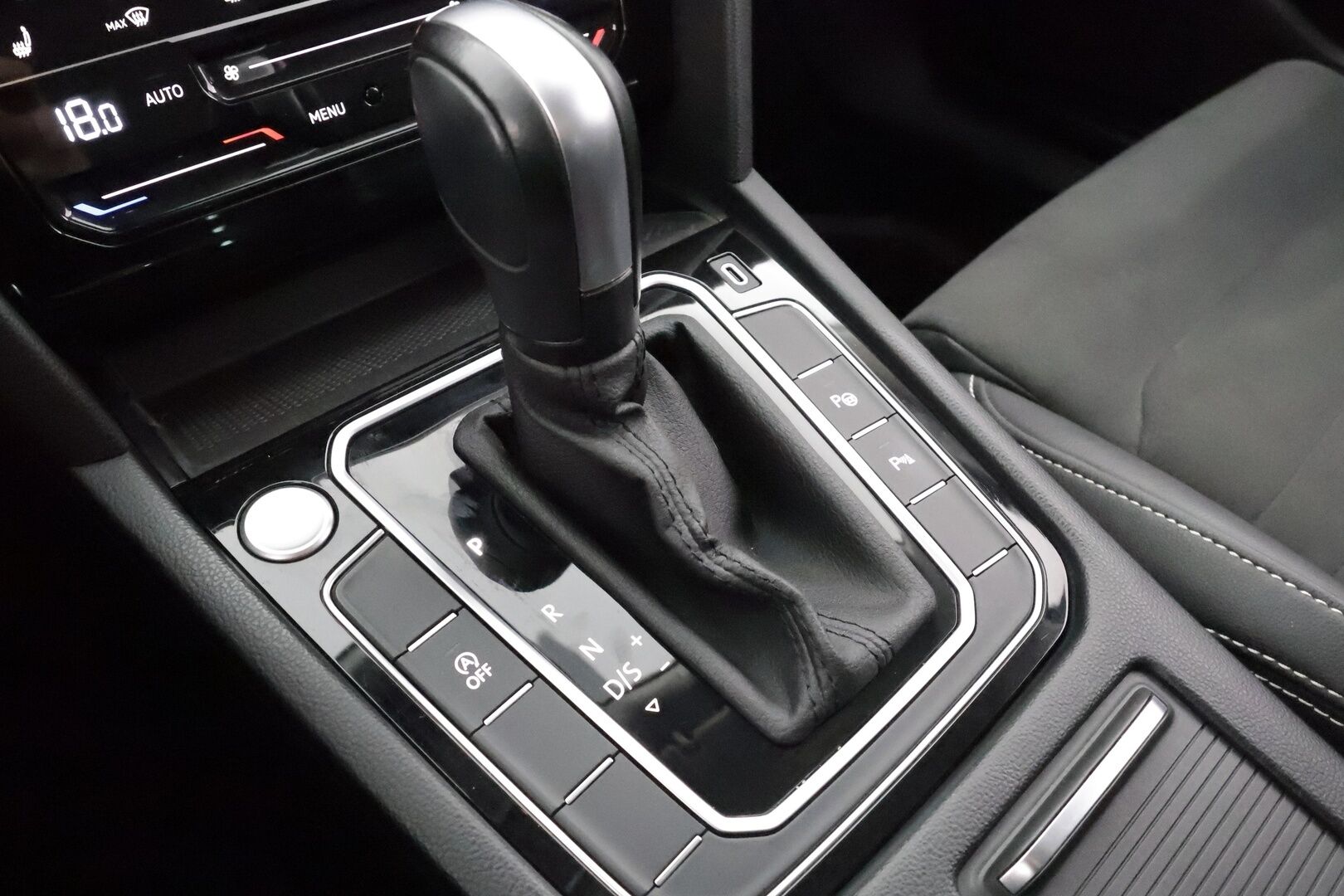 Volkswagen Passat 2022 Variant R-Line Business 2,0 TDI EVO SCR 110 kW DSG * ACC / IQ-Light / Webasto / Koukku / P.Kamera / Ergo comfort penkki / Apple&Android / Keyless * - 1.Om Suomi-auto / Kahdet Renkaat