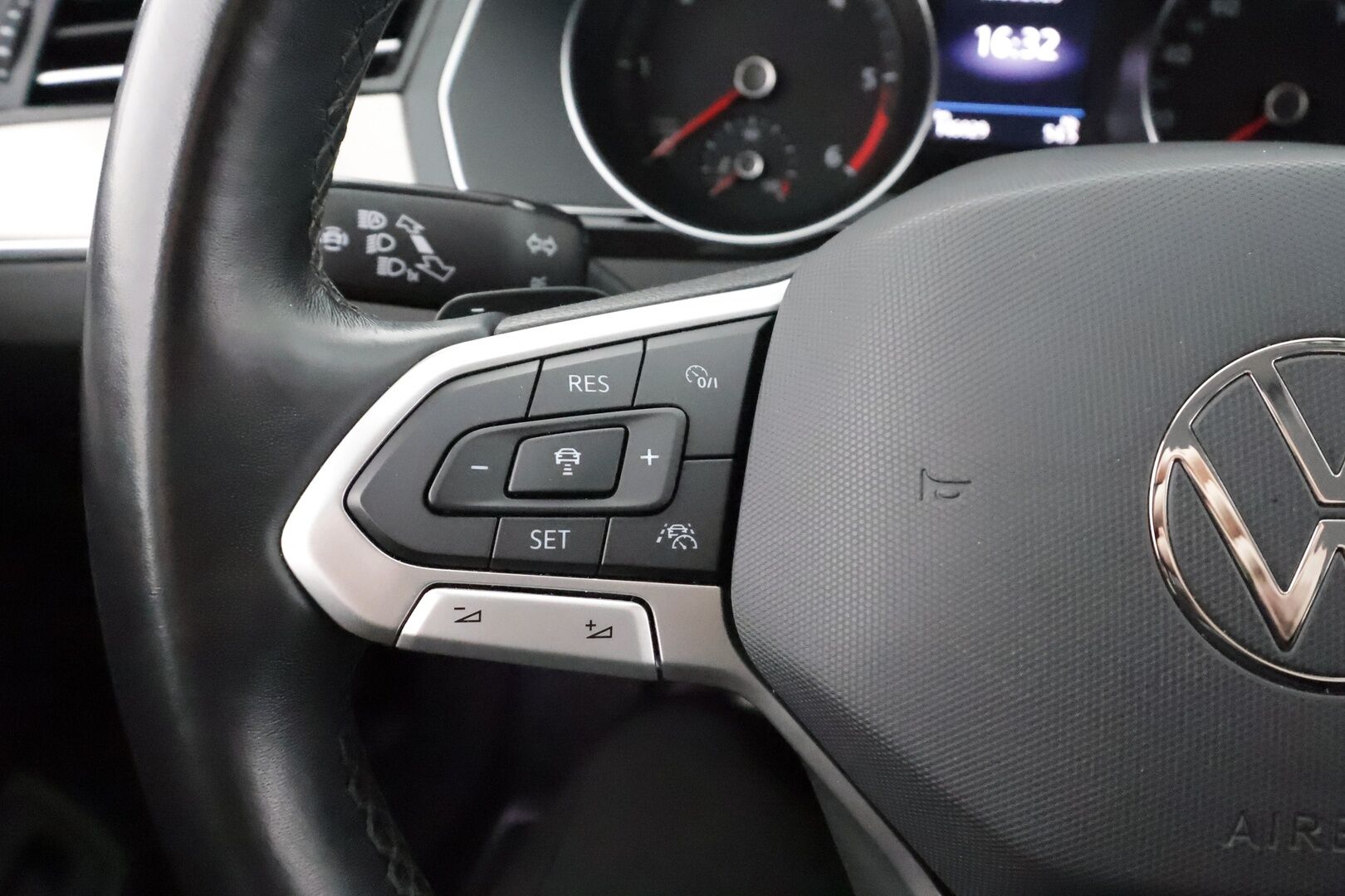 Volkswagen Passat 2022 Variant R-Line Business 2,0 TDI EVO SCR 110 kW DSG - | ACC | IQ-Light | Webasto | Koukku | P.Kamera | Ergo comfort penkki | Apple&Android | Keyless | 1.Om Suomi-auto | Kahdet Renkaat |