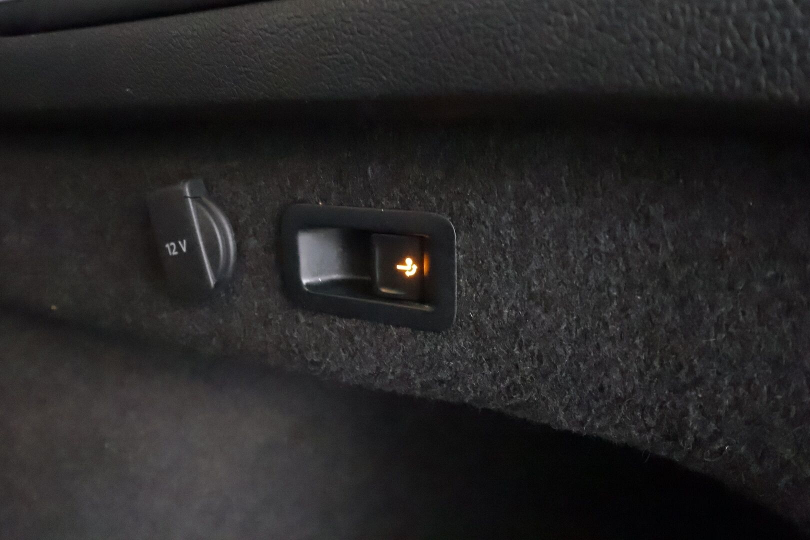 Volkswagen Passat 2022 Variant R-Line Business 2,0 TDI EVO SCR 110 kW DSG * ACC / IQ-Light / Webasto / Koukku / P.Kamera / Ergo comfort penkki / Apple&Android / Keyless * - 1.Om Suomi-auto / Kahdet Renkaat - HULLUT AVAJAISHULINAT KORKOTARJOUS 3,29 %