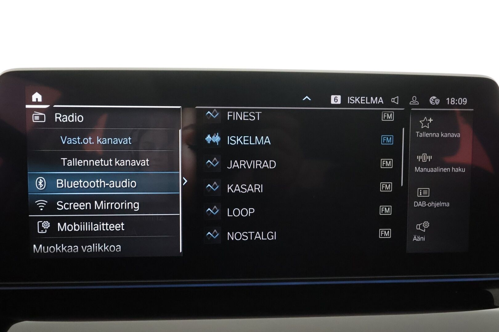 BMW 530 2022 G31 Touring 530e xDrive A Charged Edition * ACC / Koukku / Lisälämmitin / Adapt LED / P.Kamera / Comfort access * - Merkkihuollettu / 1.Om Suomi-auto / Kahdet Renkaat