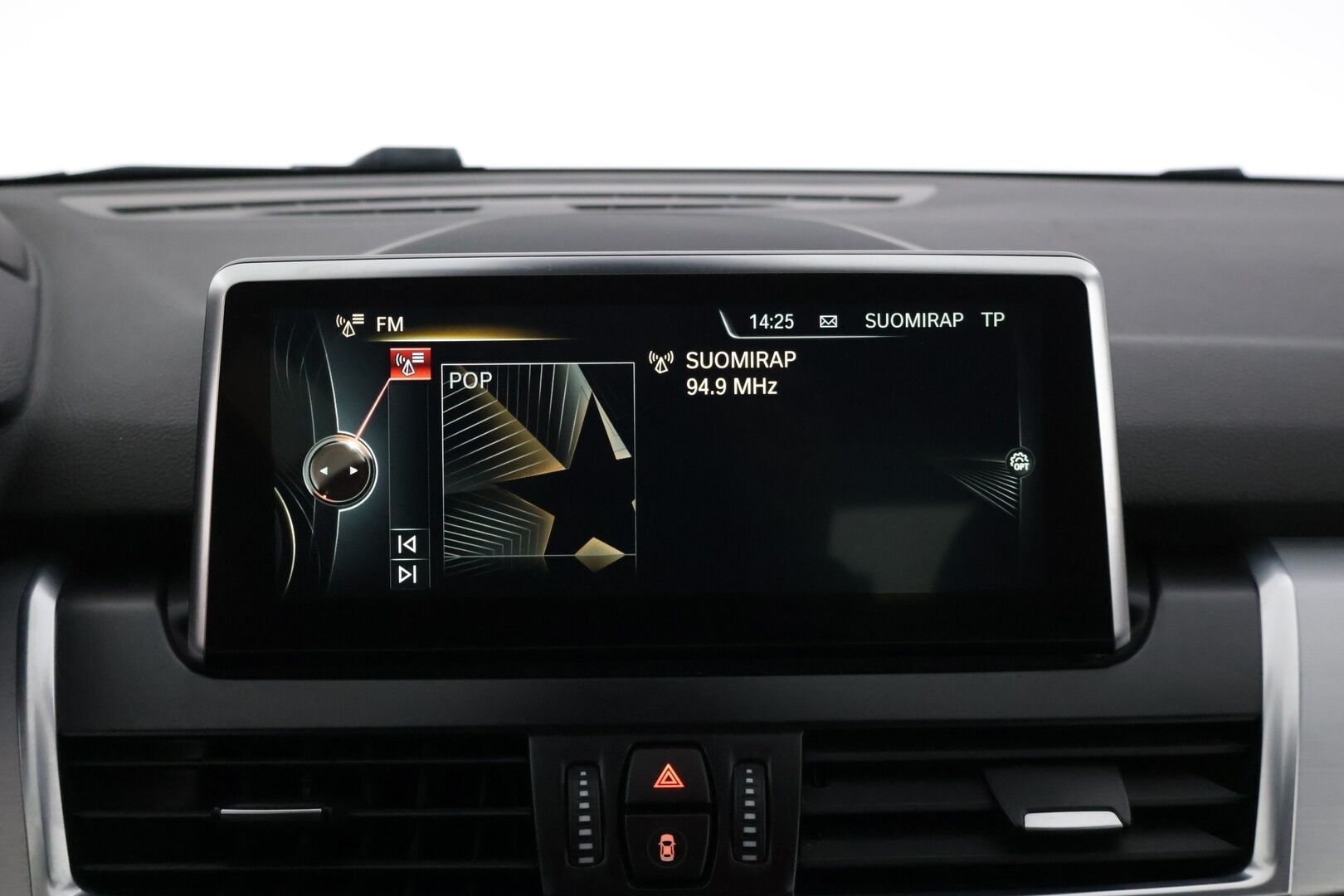 BMW 225 2016 F45 Active Tourer 225xe A Sport Sport Line * ACC / P. kamera / HiFi / HUD / Xenon / Sähkökontti * - Kahdet renkaat alumiinivanteilla!