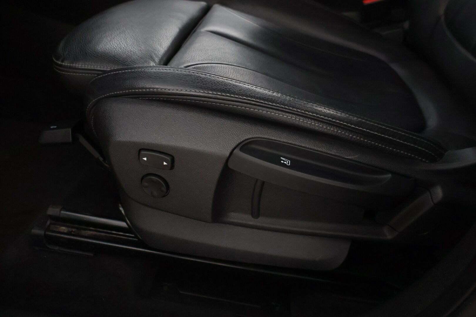 BMW 225 2016 F45 Active Tourer 225xe A Sport Sport Line * ACC / P. kamera / HiFi / HUD / Xenon / Sähkökontti * - Kahdet renkaat alumiinivanteilla!