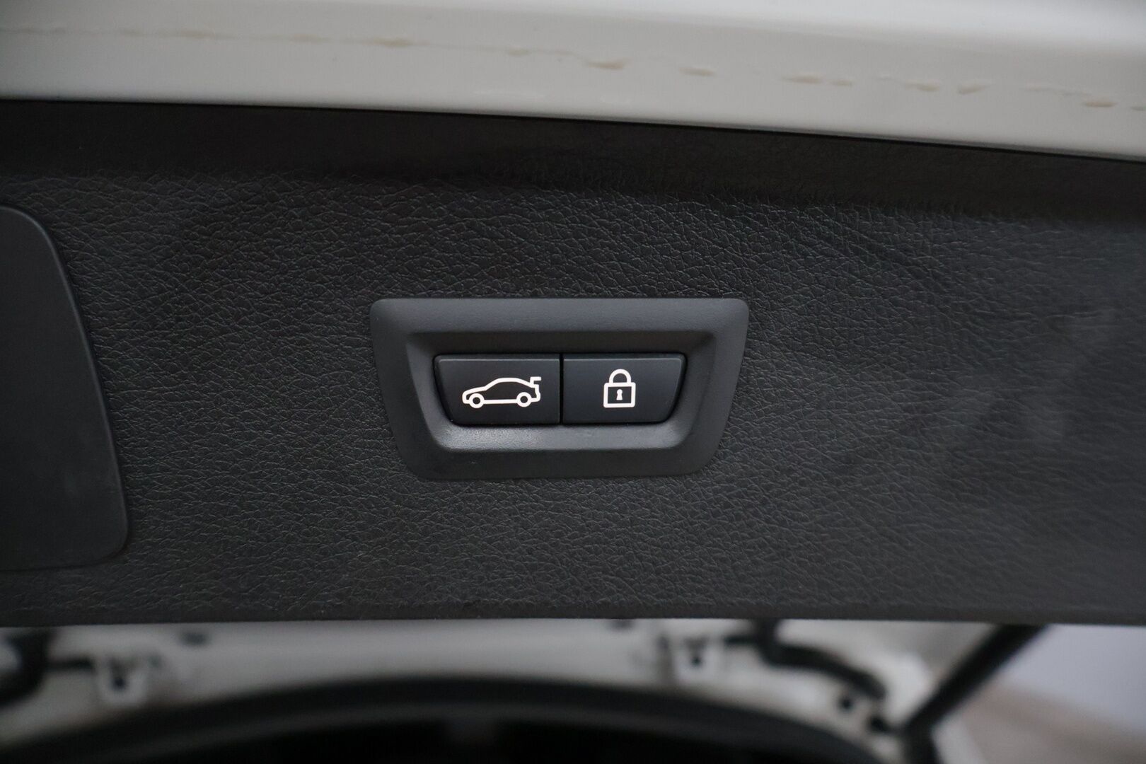 BMW 225 2016 F45 Active Tourer 225xe A Sport Sport Line * ACC / P. kamera / HiFi / HUD / Xenon / Sähkökontti * - Kahdet renkaat alumiinivanteilla!