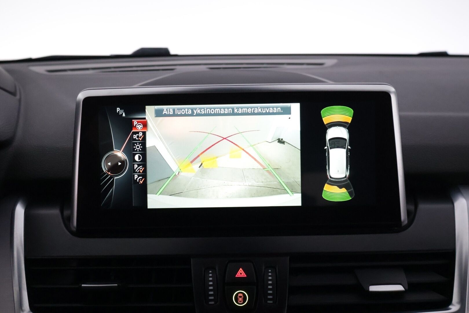 BMW 225 2016 F45 Active Tourer 225xe A Sport Sport Line * ACC / P. kamera / HiFi / HUD / Xenon / Sähkökontti * - Kahdet renkaat alumiinivanteilla!