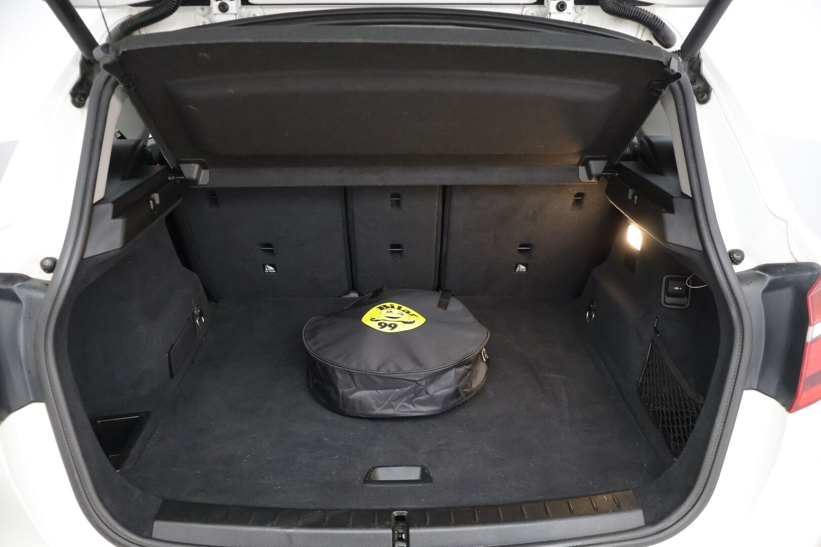 BMW 225 2016 F45 Active Tourer 225xe A Sport Sport Line * ACC / P. kamera / HiFi / HUD / Xenon / Sähkökontti * - Kahdet renkaat alumiinivanteilla!