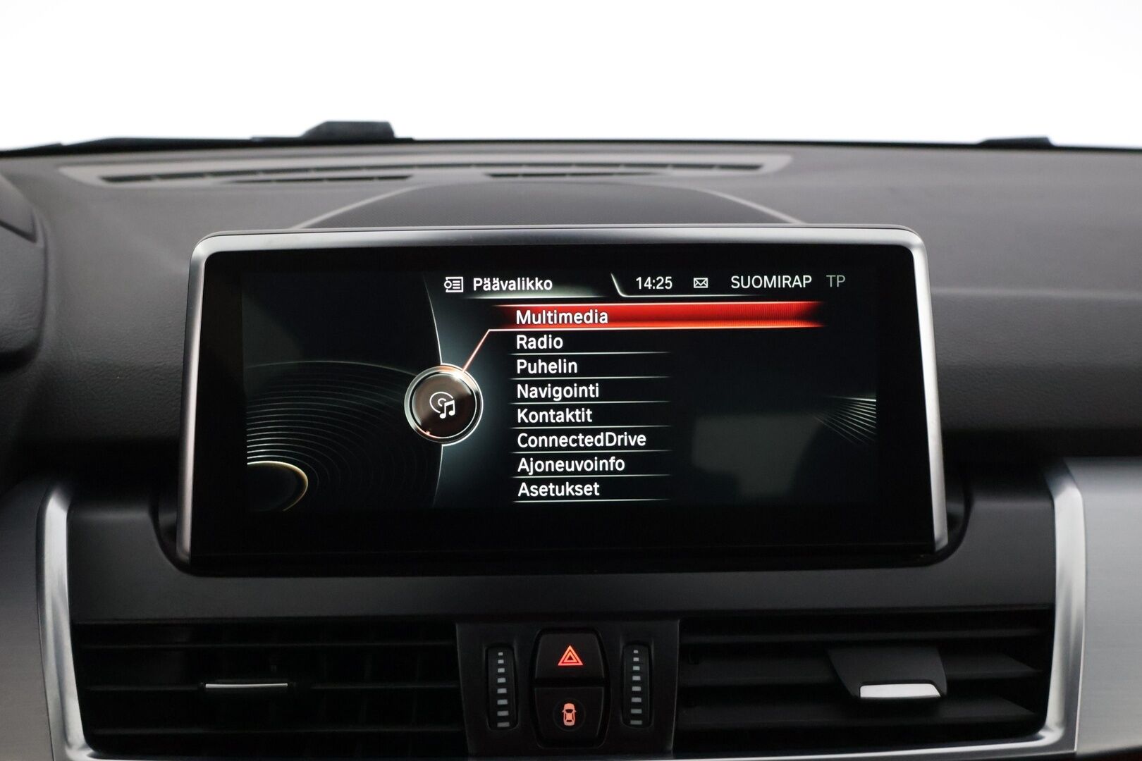 BMW 225 2016 F45 Active Tourer 225xe A Sport Sport Line * ACC / P. kamera / HiFi / HUD / Xenon / Sähkökontti * - Kahdet renkaat alumiinivanteilla!