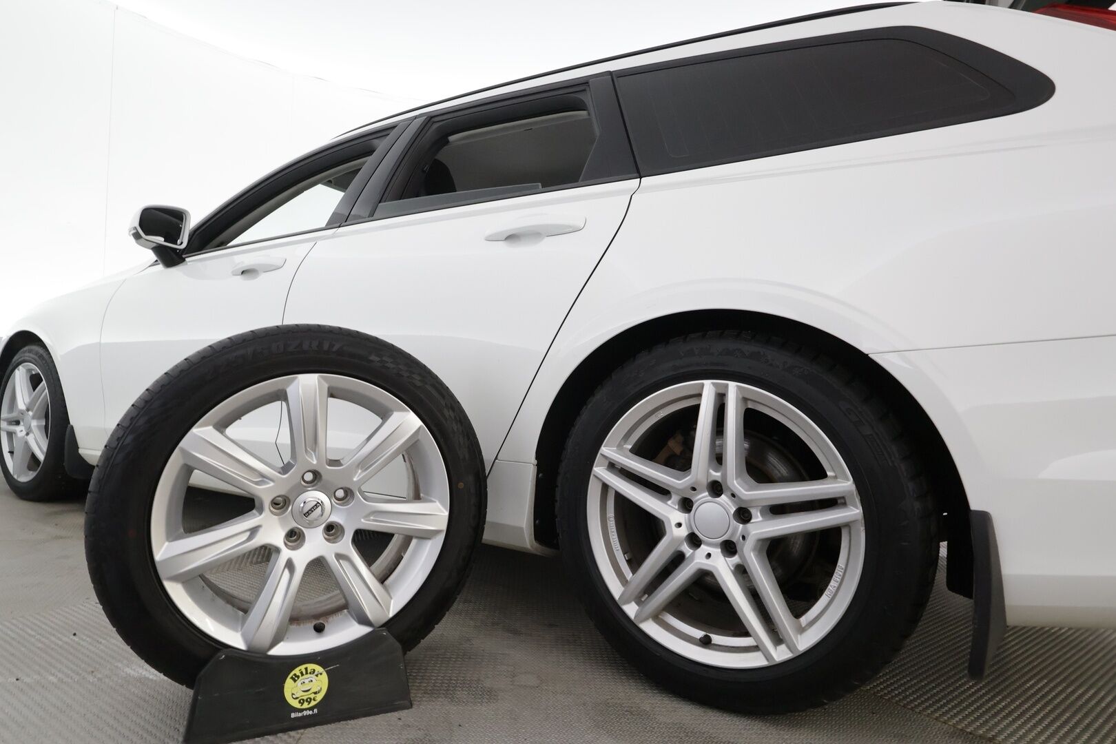 Volvo V90 2017 D3 Business aut * Webasto / Adapt.Vakkari / Vetokoukku / LED / Kaistavahti / Peruutustutkat / Upea! - Kahdet renkaat aluvanteilla / High Perfomance Audio / JUURI HUOLLETTU! - HULLUT AVAJAISHULINAT KORKOTARJOUS 3,29 %