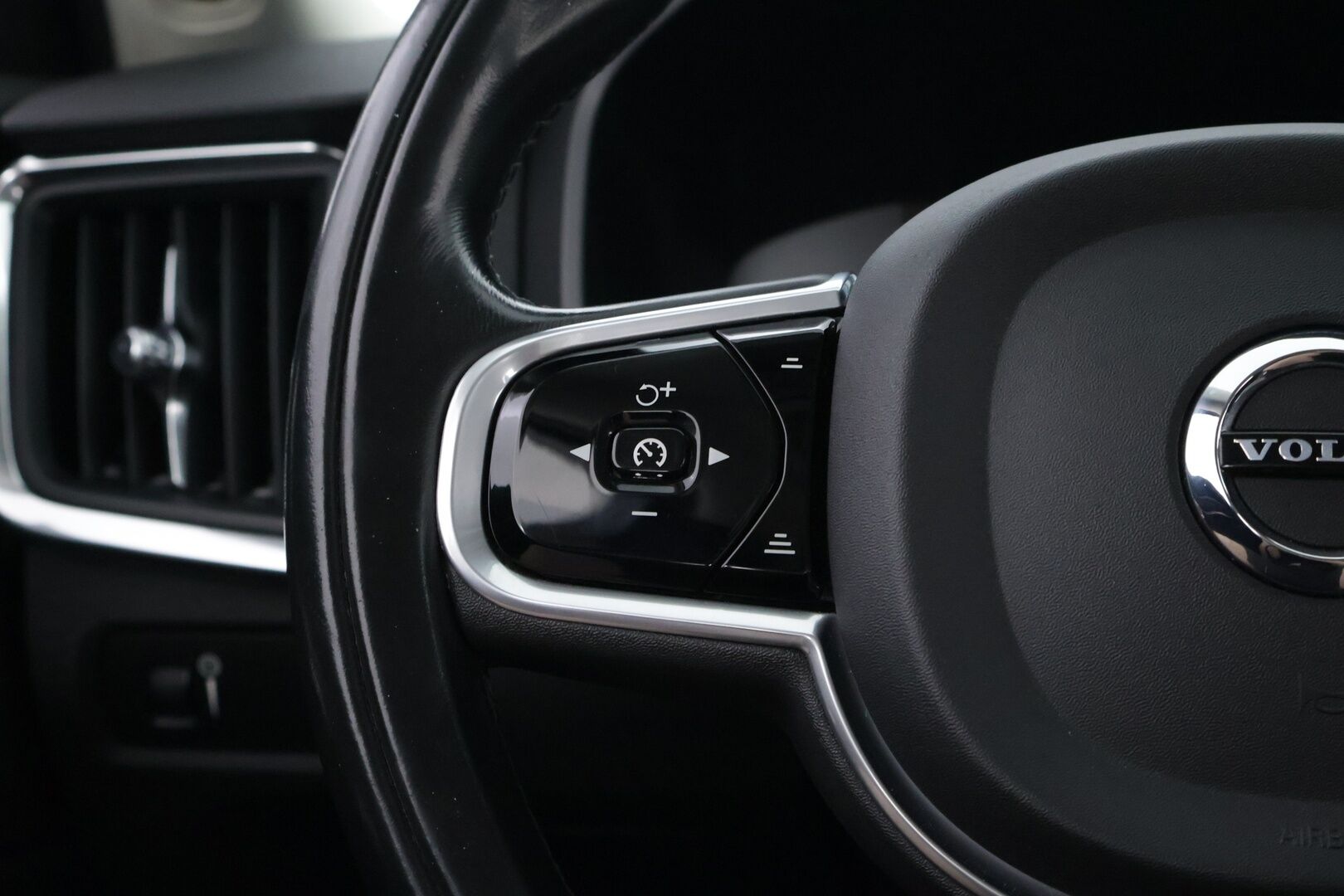 Volvo V90 2017 D3 Business aut - Webasto | Adapt.Vakkari | Vetokoukku | LED | Pilot Assist | High Perf Audio | Sensus Navi | Adapt.LED | Näyttävä!