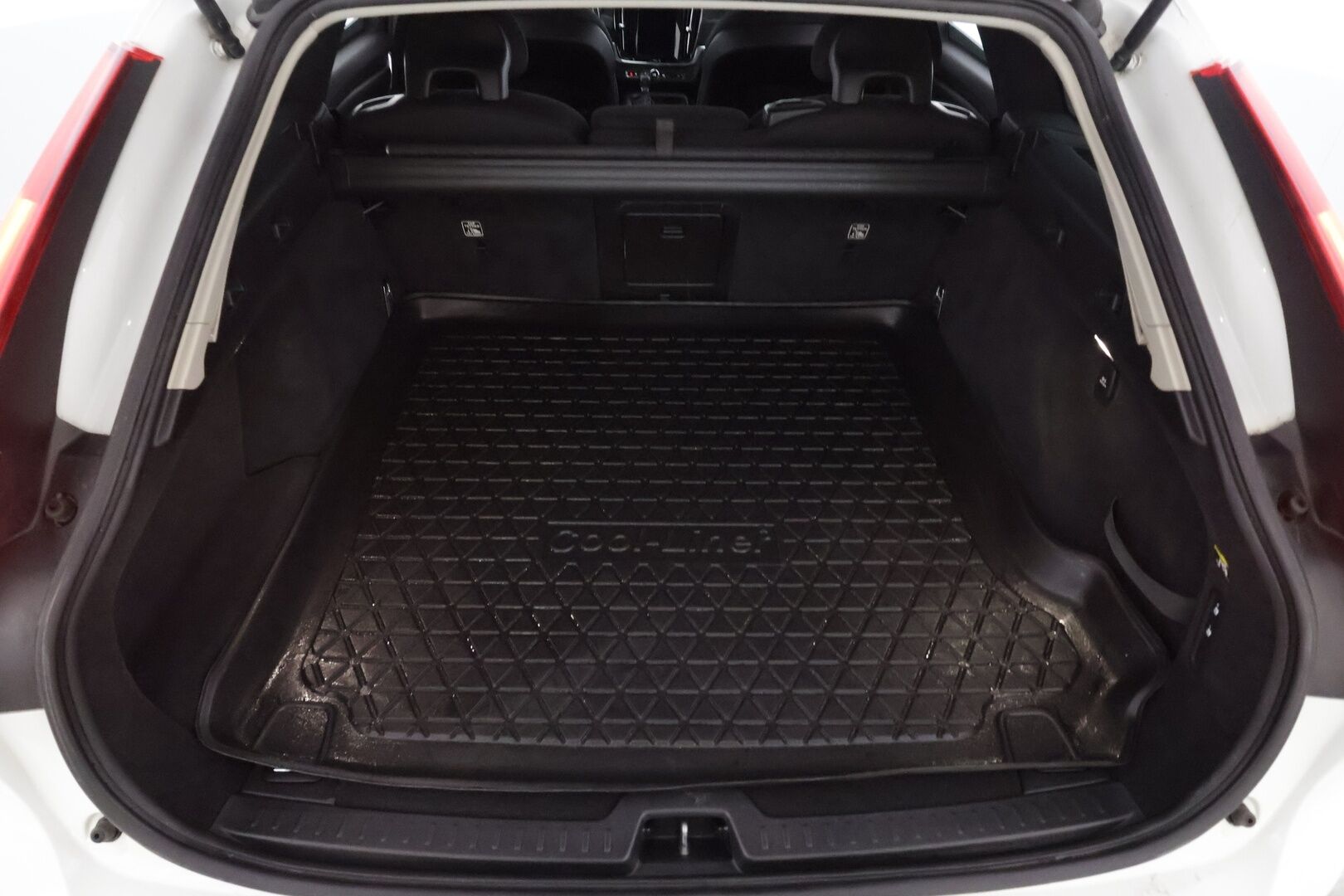 Volvo V90 2017 D3 Business aut - Webasto | Adapt.Vakkari | Vetokoukku | LED | Pilot Assist | High Perf Audio | Sensus Navi | Adapt.LED | Näyttävä!