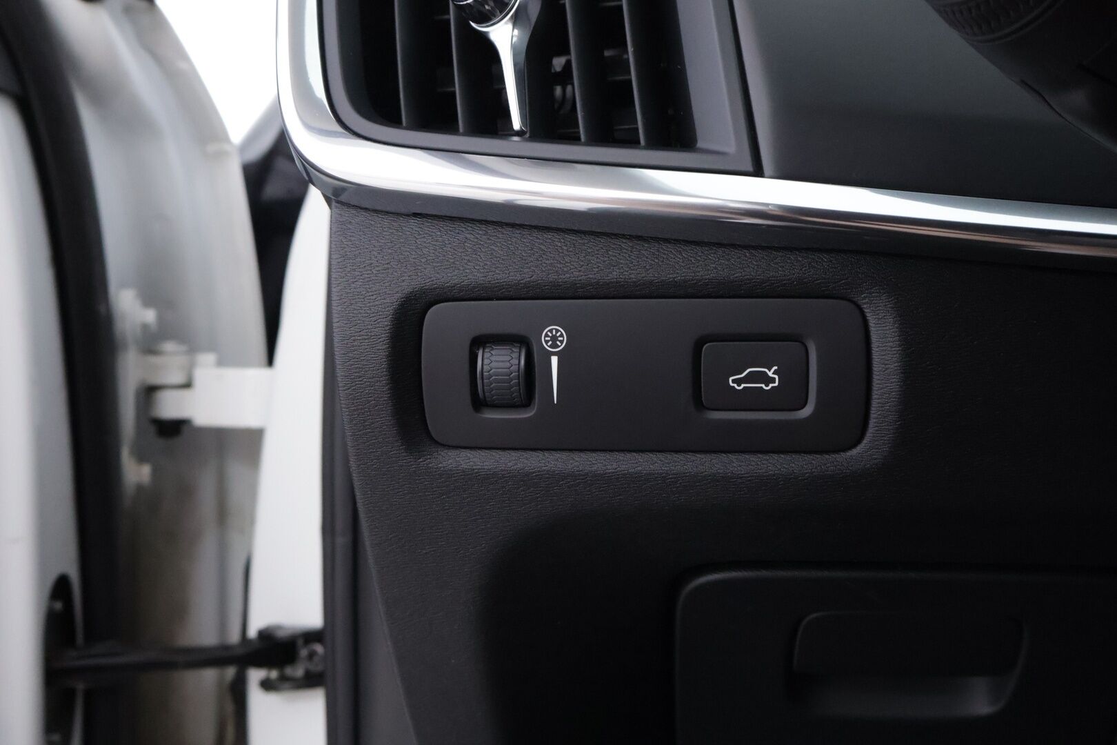 Volvo V90 2017 D3 Business aut - Webasto | Adapt.Vakkari | Vetokoukku | LED | Pilot Assist | High Perf Audio | Sensus Navi | Adapt.LED | Näyttävä!