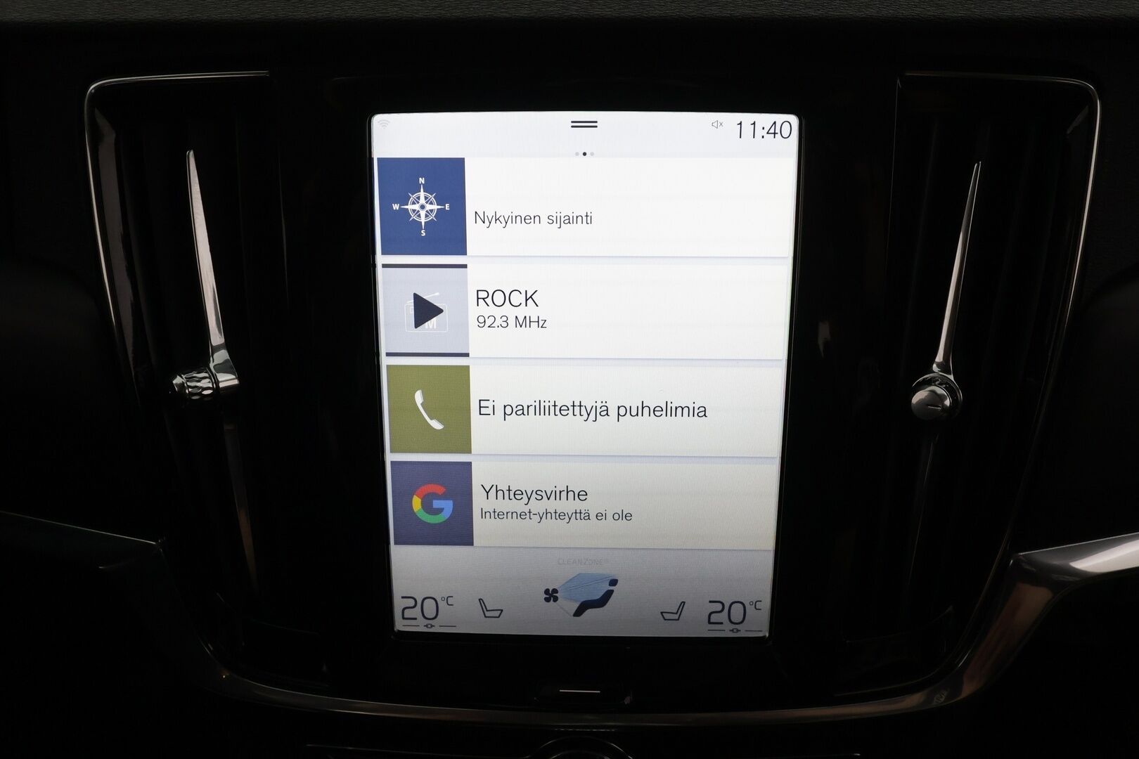 Volvo V90 2017 D3 Business aut * ACC / P.tutkat / Webasto / Koukku / Navi / LED / Kaistavahti * - Kahdet renkaat aluvanteilla