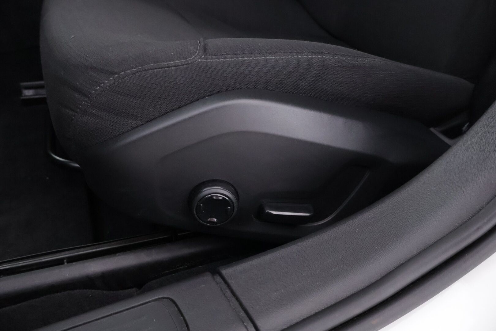 Volvo V90 2017 D3 Business aut - Webasto | Adapt.Vakkari | Vetokoukku | LED | Pilot Assist | High Perf Audio | Sensus Navi | Adapt.LED | Näyttävä!