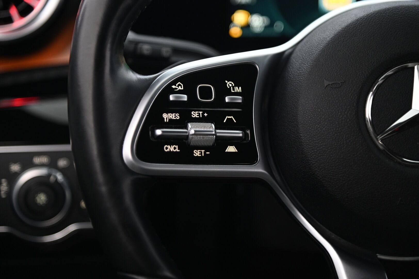 Mercedes-Benz A 2020 250 e Business Style Edition EQ Power *Widescreen / DTR / Lane-Assist / Multi-Beam LED / Ambient* - *Adapt.vakkari / Kahdet aluvanteet omilla renkailla!* - HULLUT JOULUT KORKOTARJOUS 2,49% 