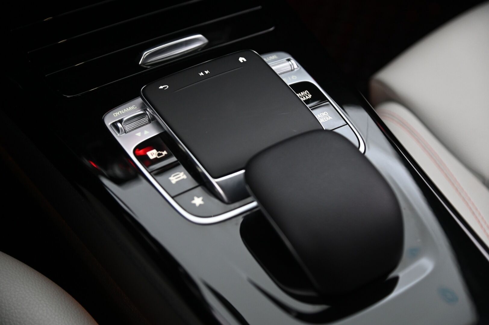 Mercedes-Benz A 2020 250 e Business Style Edition EQ Power *Widescreen / DTR / Lane-Assist / Multi-Beam LED / Ambient* - *Adapt.vakkari / Kahdet aluvanteet omilla renkailla!* - HULLUT JOULUT KORKOTARJOUS 2,49% 