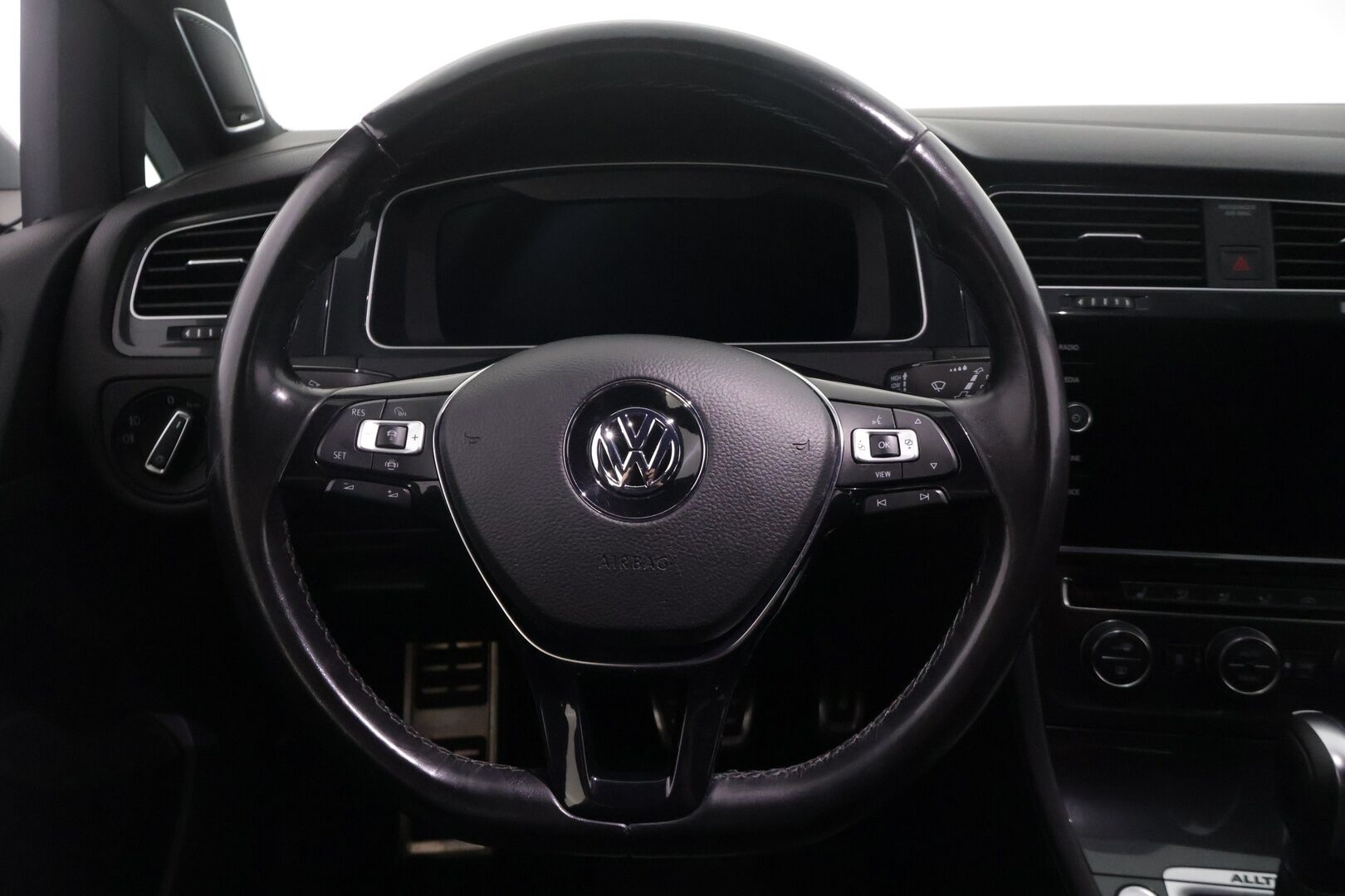 Volkswagen Golf 2020 Variant Alltrack Limited 2,0 TDI SCR 135 kW (184 hv) 4MOTION DSG-automaatti - 2. Om Suomi-Auto | Vetokoukku | Webasto | DynaAudio | Hieronta | KeylessGo | Huollettu 10/2026! - KORKO VAIN 3,99 %