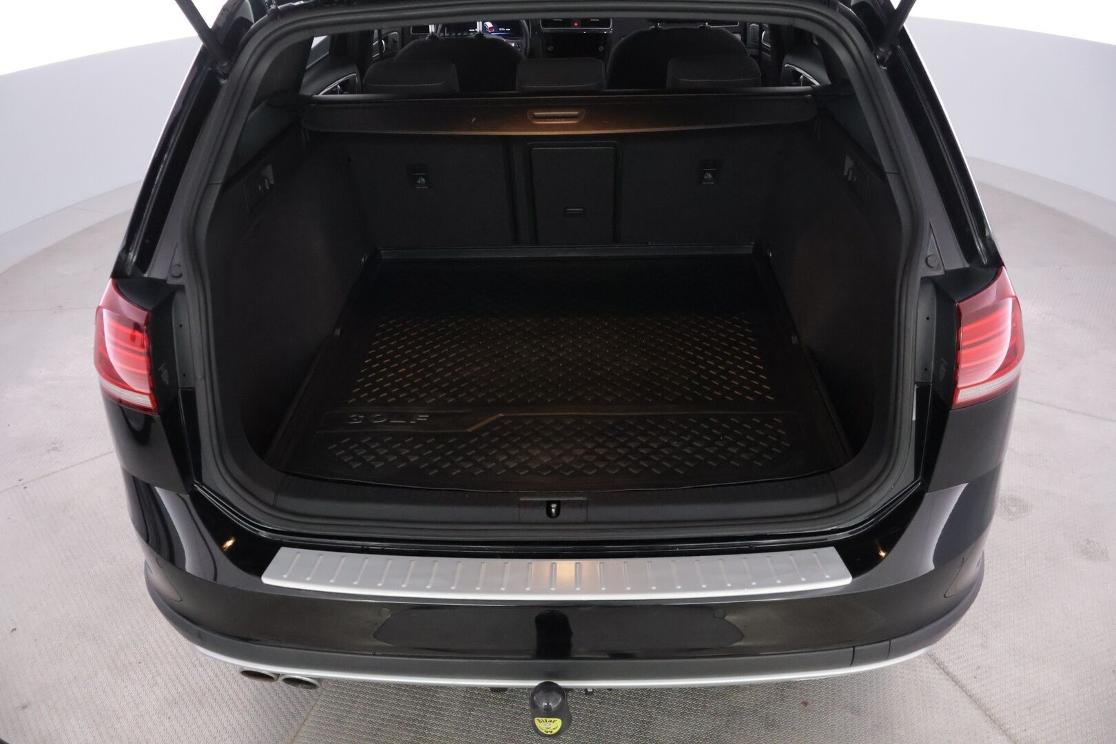 Volkswagen Golf 2020 Variant Alltrack Limited 2,0 TDI SCR 135 kW (184 hv) 4MOTION DSG-automaatti - 2. Om Suomi-Auto | Vetokoukku | Webasto | DynaAudio | Hieronta | KeylessGo | Huollettu 10/2026! - KORKO VAIN 3,99 %