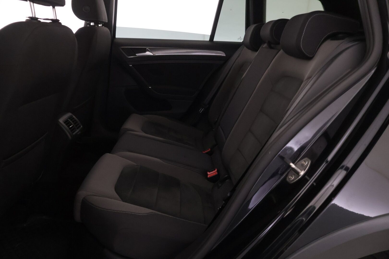 Volkswagen Golf 2020 Variant Alltrack Limited 2,0 TDI SCR 135 kW (184 hv) 4MOTION DSG-automaatti - 2. Om Suomi-Auto | Vetokoukku | Webasto | DynaAudio | Hieronta | KeylessGo | Huollettu 10/2026! - KORKO VAIN 3,99 %