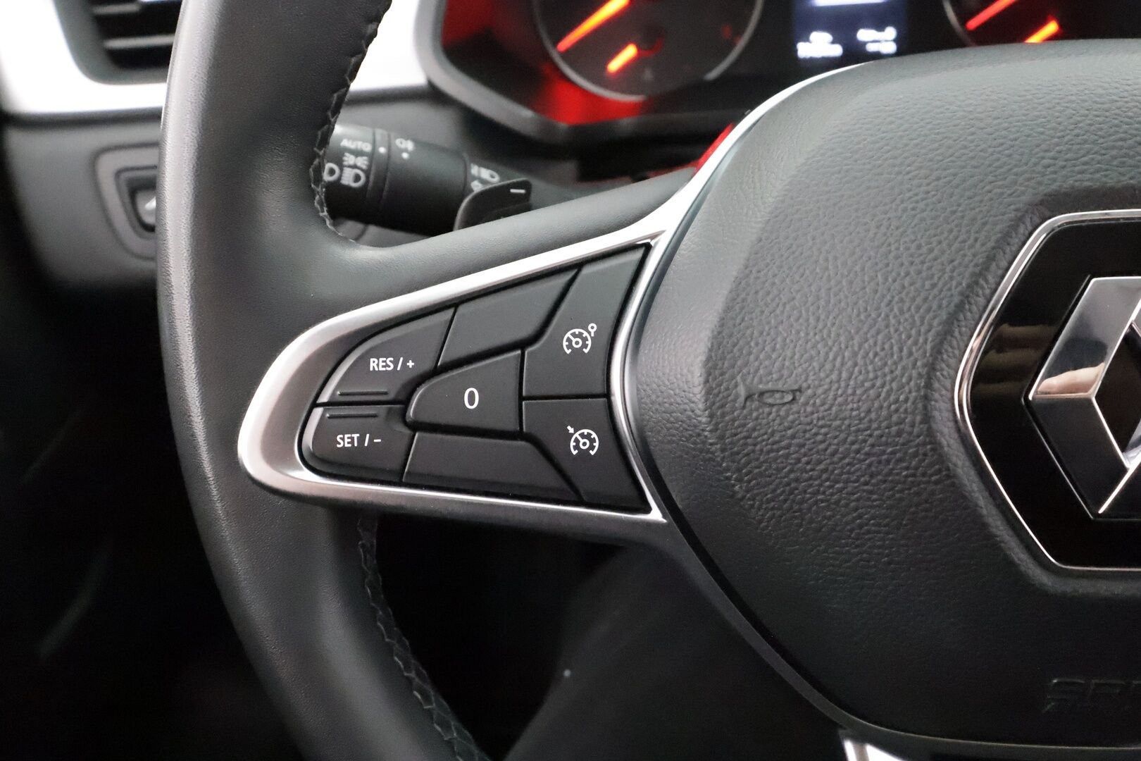 Renault Captur 2020 TCe 130 EDC7-aut Zen * Vakkari / P.tutka / Navi / LED / Kaistavahti / Keyless / Bluetooth * - Suomi-auto / Kahdet renkaat aluvanteilla 