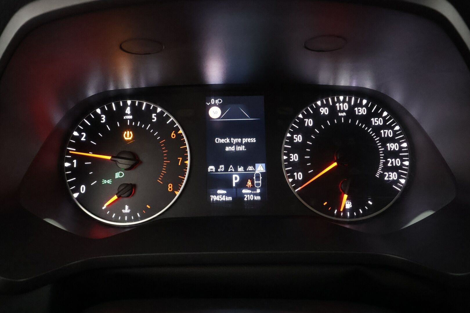 Renault Captur 2020 TCe 130 EDC7-aut Zen * Vakkari / P.tutka / Navi / LED / Kaistavahti / Keyless / Bluetooth * - Suomi-auto / Kahdet renkaat aluvanteilla 