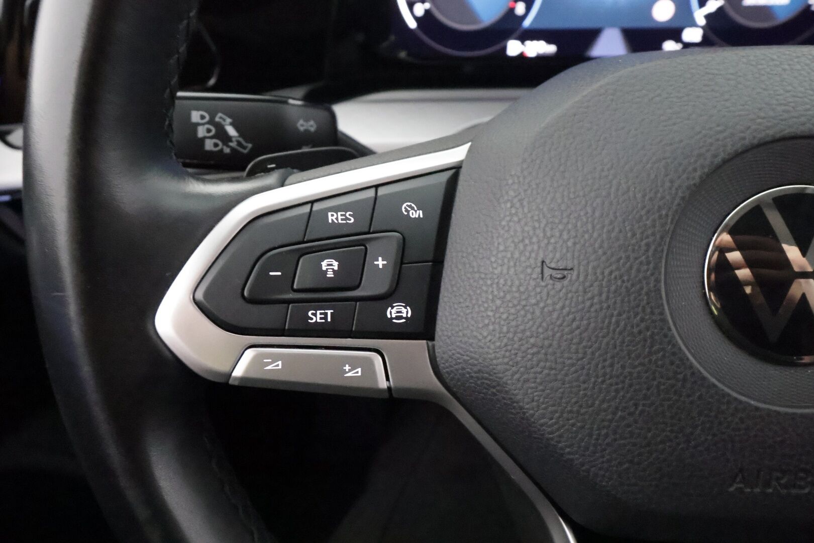Volkswagen Golf 2021 First Edition 1,5 eTSI 110 kW (MHEV) DSG-automaatti - | ACC | P.Tutkat | LED | Ratinlämmitys | Digimittaristo | Suomi-auto | Kahdet Renkaat | Merkkihuollettu |