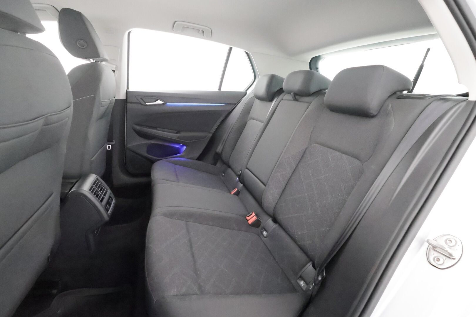 Volkswagen Golf 2021 First Edition 1,5 eTSI 110 kW (MHEV) DSG-automaatti - | ACC | P.Tutkat | LED | Ratinlämmitys | Digimittaristo | Suomi-auto | Kahdet Renkaat | Merkkihuollettu |