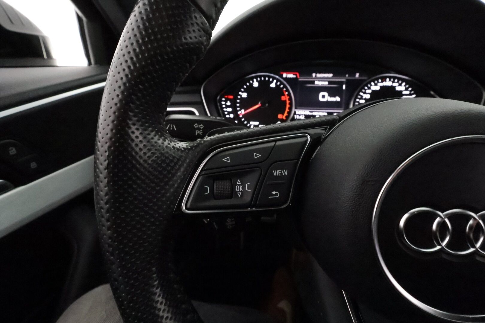 Audi A4 2018 Avant Business Sport Comfort S line Edition 2,0TDI quattro S tronic **Webasto / Koukku / LED / ACC / Sporttipenkit** - P.Tutkat