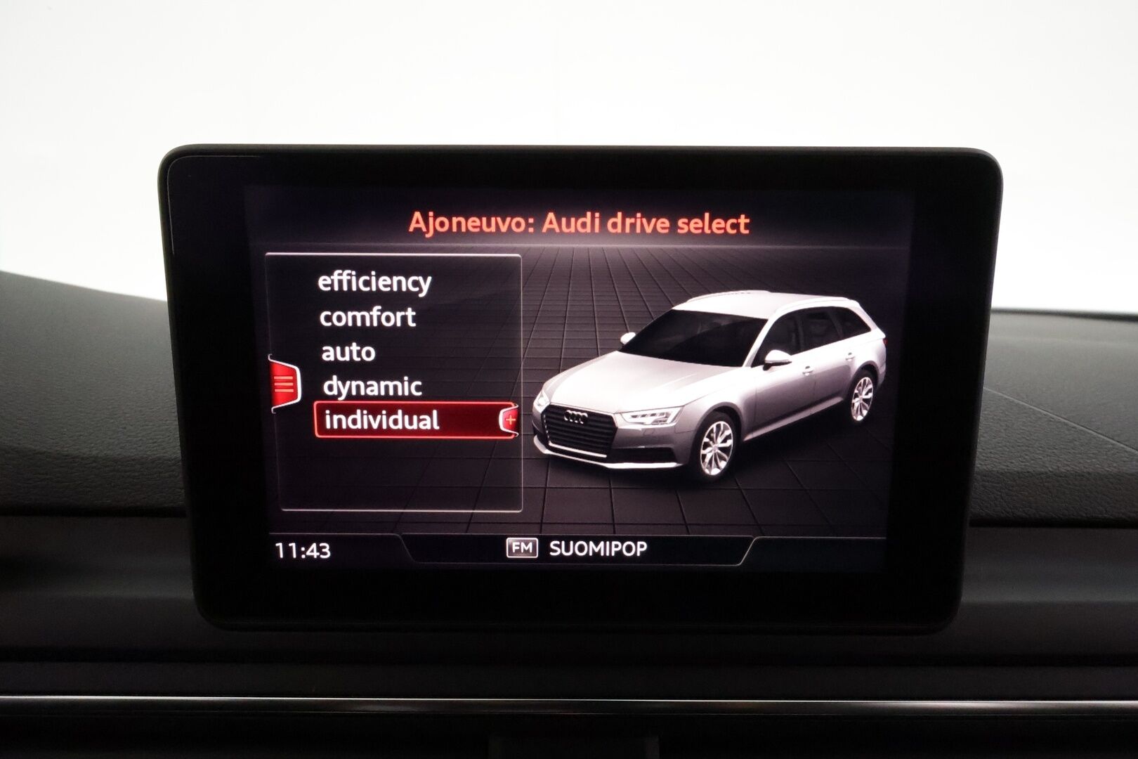 Audi A4 2018 Avant Business Sport Comfort S line Edition 2,0TDI quattro S tronic **Webasto / Koukku / LED / ACC / Sporttipenkit** - P.Tutkat
