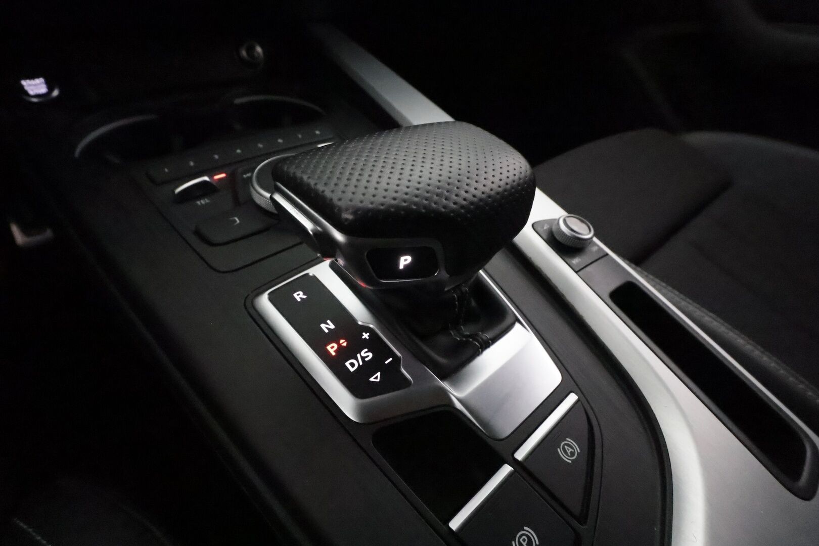 Audi A4 2018 Avant Business Sport Comfort S line Edition 2,0TDI quattro S tronic **Webasto / Koukku / LED / ACC / Sporttipenkit** - P.Tutkat