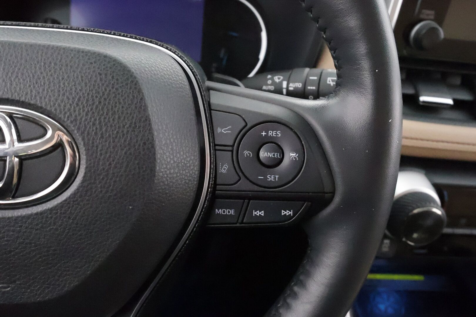 Toyota RAV4 2021 2,5 Hybrid AWD-i Premium - | ACC | LED | 360 | Ilmastoitu Muistipenkki | JBL | Panorama | Katveavustin | Kaistavahti | Keyless | Suomi-auto | Kahdet renkaat | Merkkihuollot | 