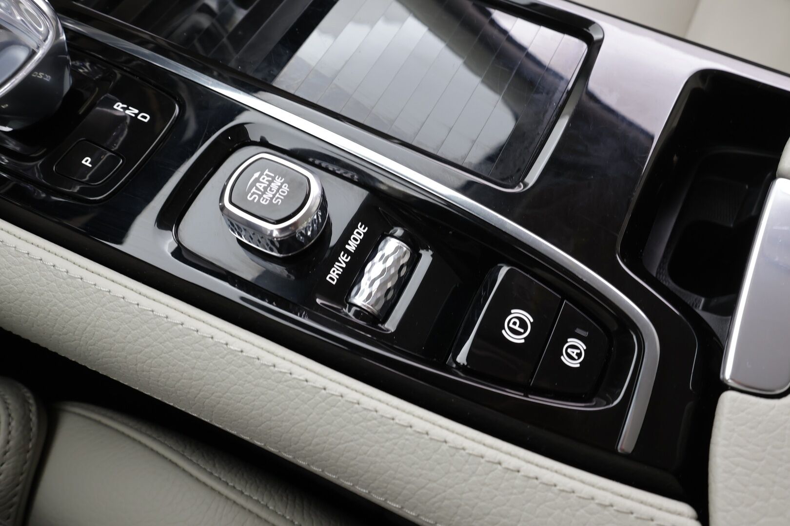 Volvo V90 2021 T6 TwE AWD Inscription aut * ACC / P.kamera / LED / Navi / Muistipenkit / Webasto / Vaaleat nahat / BLIS * - 1.Om Suomi-auto / Akku kuntotarkastettu / Kahdet renkaat aluvanteilla / Merkkihuollettu