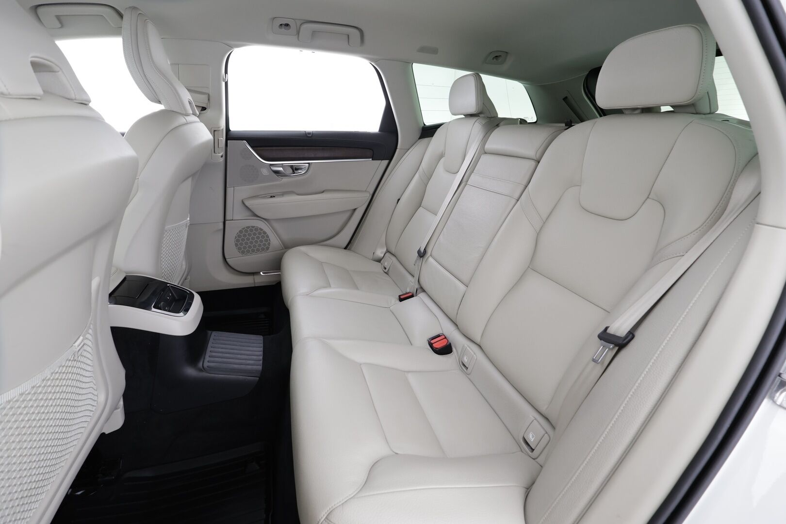 Volvo V90 2021 T6 TwE AWD Inscription aut * ACC / P.kamera / LED / Navi / Muistipenkit / Webasto / Vaaleat nahat / BLIS * - 1.Om Suomi-auto / Akku kuntotarkastettu / Kahdet renkaat aluvanteilla / Merkkihuollettu