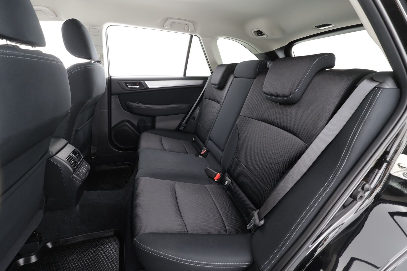 Subaru Outback 2020 2,5i Active CVT * Suomi-auto / ACC / 360° / Koukku / Lohkolämmitin / LED / Ratinlämmitin / Sähköpenkki * - Kahdet renkaat aluvanteilla