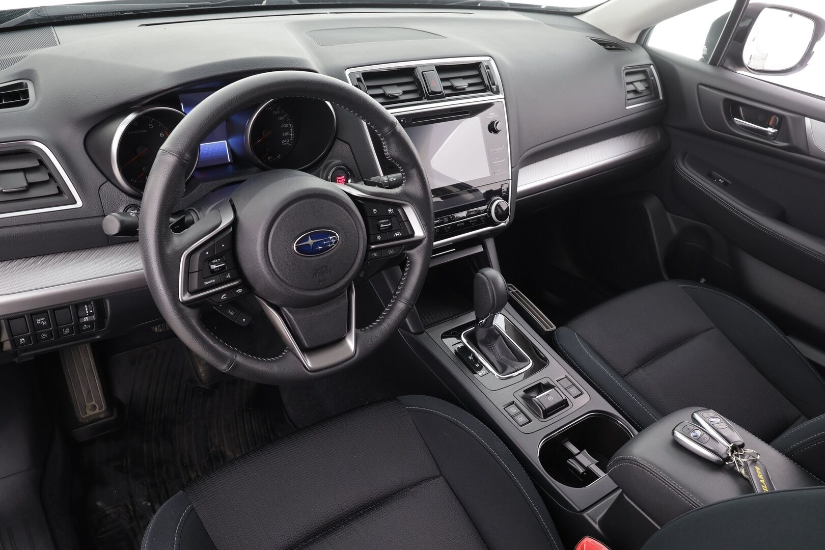 Subaru Outback 2020 2,5i Active CVT * Suomi-auto / ACC / 360° / Koukku / Lohkolämmitin / LED / Ratinlämmitin / Sähköpenkki * - Kahdet renkaat aluvanteilla