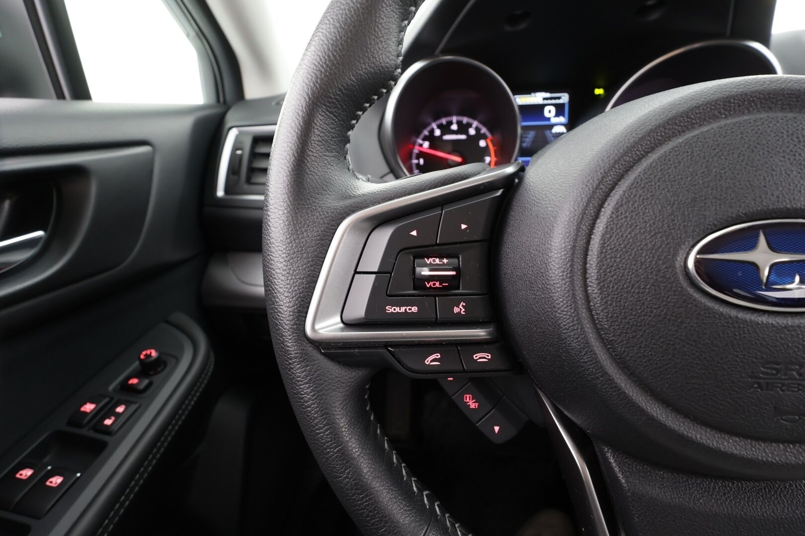 Subaru Outback 2020 2,5i Active CVT * Suomi-auto / ACC / 360° / Koukku / Lohkolämmitin / LED / Ratinlämmitin / Sähköpenkki * - Kahdet renkaat aluvanteilla