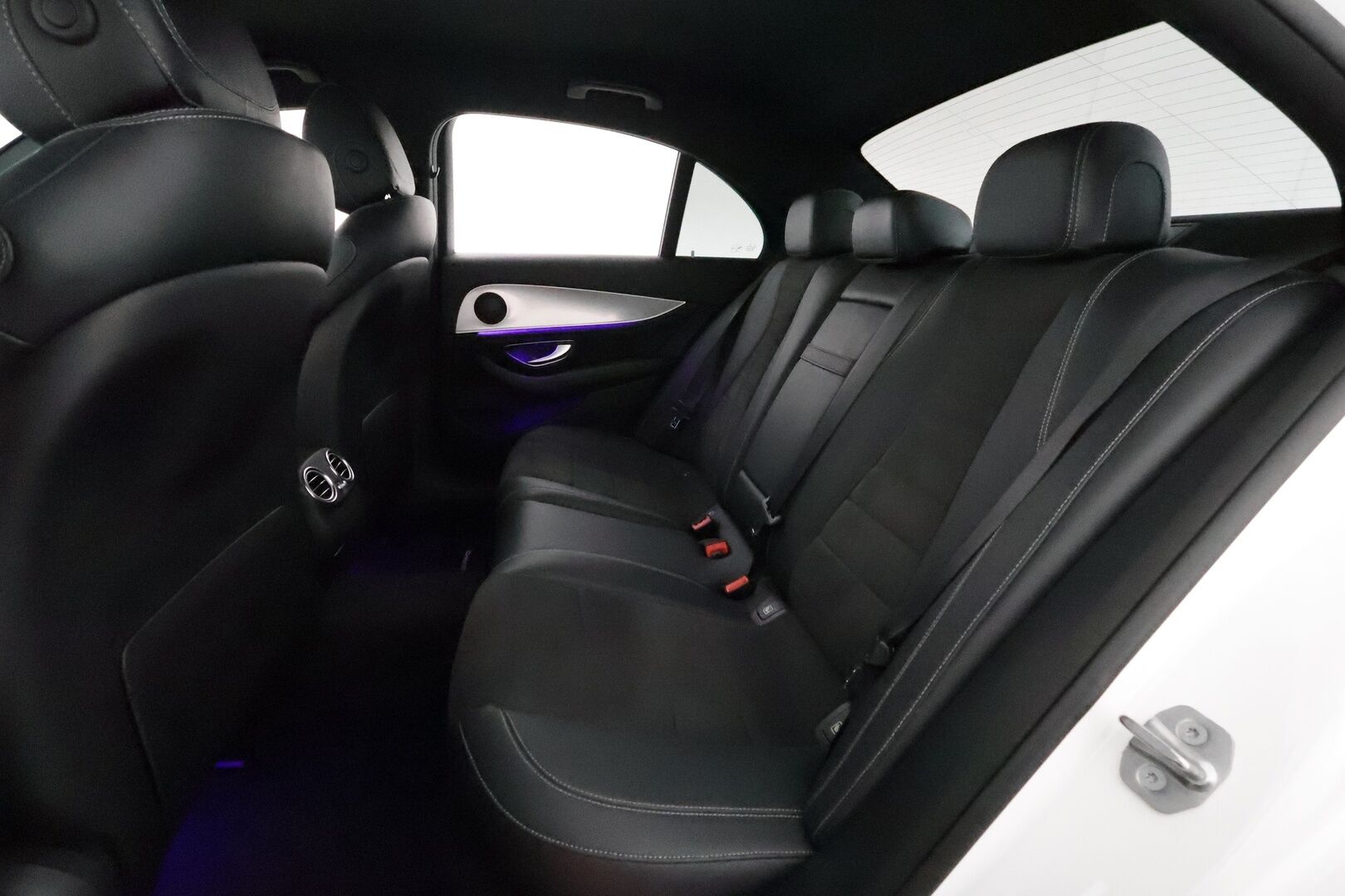 Mercedes-Benz E 2017 220d T A Premium Business AMG **Lohkolämmitin / LED-High Performance / P.Kamera / Sporttipenkit / Navi / Apple&Android** - Kahdet Renkaat